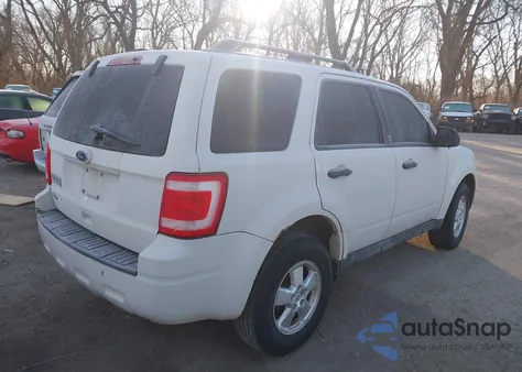 2010 Ford Escape Xlt из США, поврежденный, VIN 1FMCU0D75AKA14941